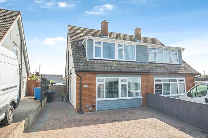 3 Bedroom Semi Detached House For Sale In Dawnbrook Close, Ipswich, IP2