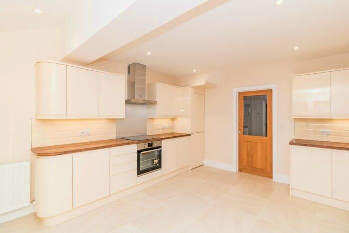 3 Bedroom Semi-Detached House To Rent In Grays Road, Headington, OX3