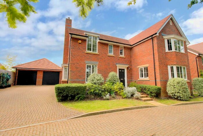 5 Bedroom Detached House For Sale In St. Savin, RG27