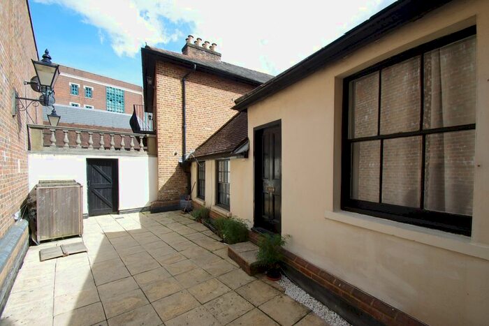 2 Bedroom Flat To Rent In High Street, Watford, WD17