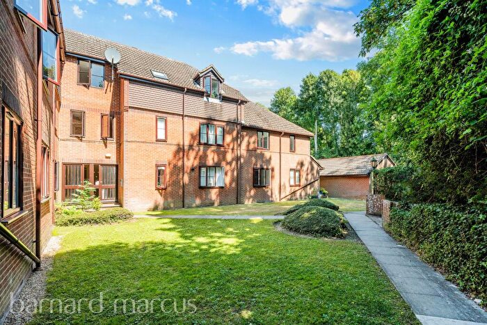 2 Bedroom Flat For Sale In Limeway Terrace, Dorking, RH4