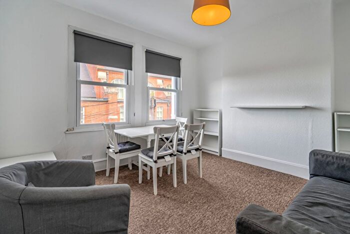 2 Bedroom Flat To Rent In Theatre Street, London, SW11