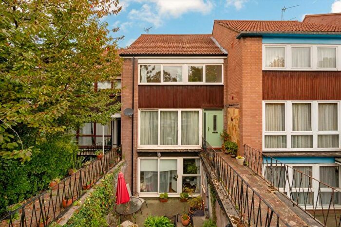 4 Bedroom House For Sale In Hermitage Lane, Hampstead, NW2