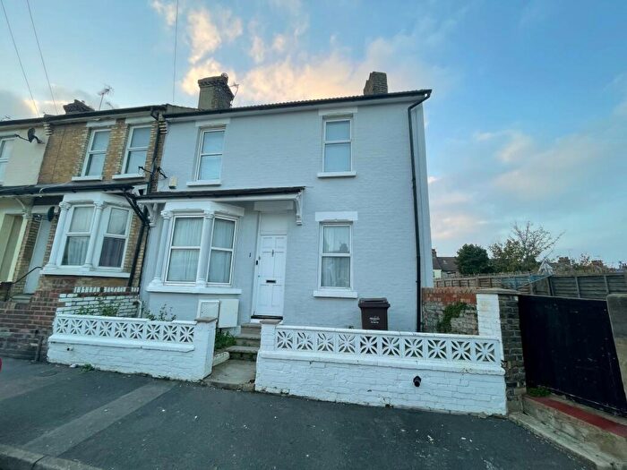 3 Bedroom House To Rent In Louisville Avenue, Gillingham, ME7
