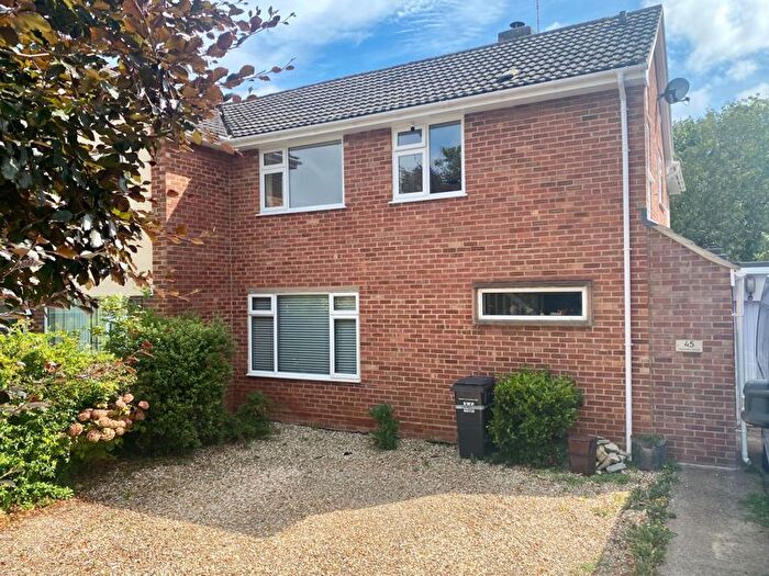 4 Bedroom Semi-Detached House To Rent In Parkfield Road, Taunton, TA1