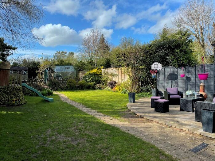 3 Bedroom Semi-Detached House For Sale In Chesham Road, Ashley Green, Chesham, HP5
