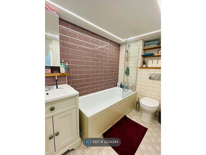 1 Bedroom Flat To Rent In Manhattan Building, London, E3