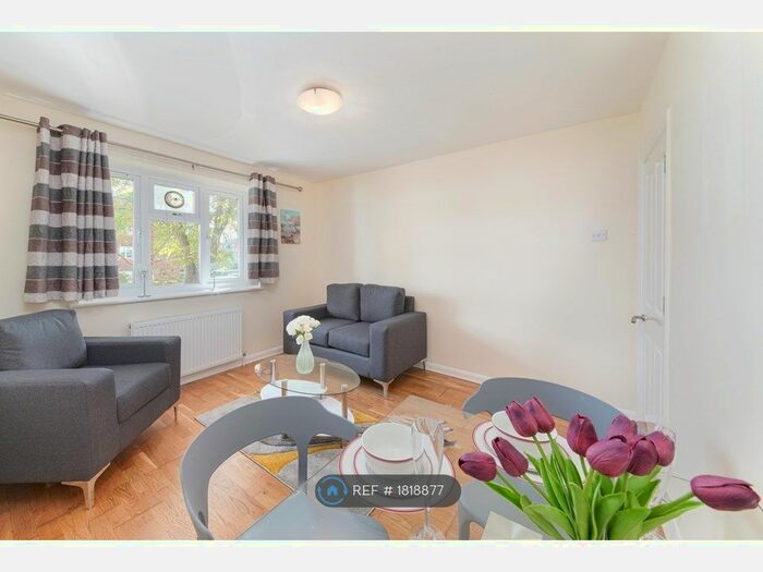 2 Bedroom Flat To Rent In Wilton Court, London, N10