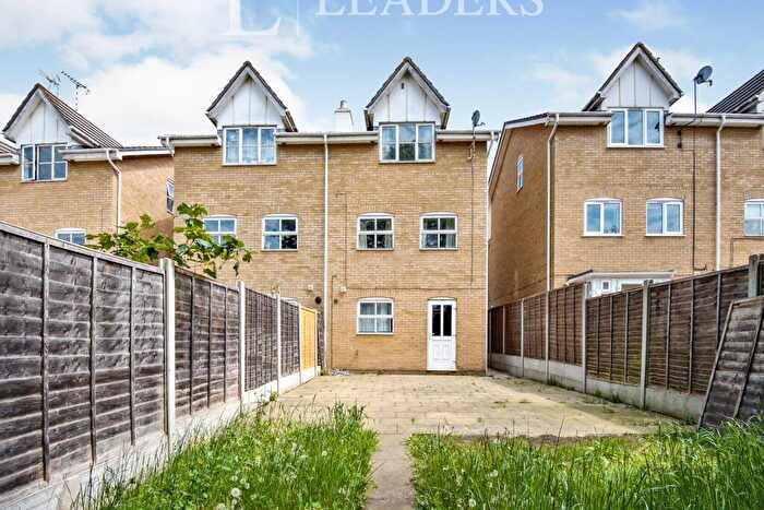 3 Bedroom Semi-Detached House To Rent In Priory Avenue, Southend-on-Sea, SS2