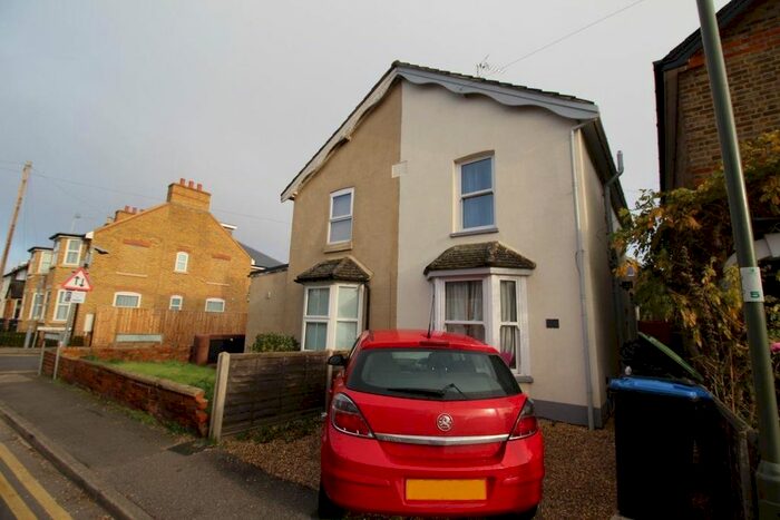 5 Bedroom Semi-Detached House To Rent In Hummer Road, Egham TW20