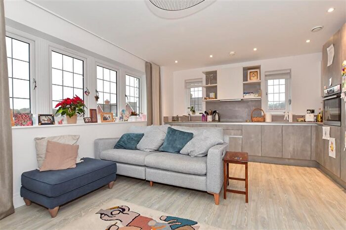 2 Bedroom Flat For Sale In Tilney Drive, Horsham, West Sussex, RH12