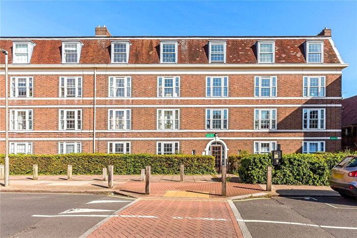 3 Bedroom Flat For Sale In Felsham House, Felsham Road, London, SW15