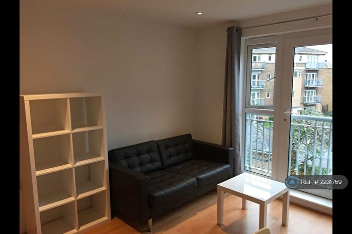 1 Bedroom Flat To Rent In Deancross Street, London, E1