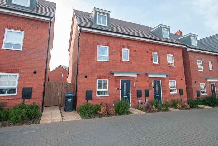 4 Bedroom Semi Detached House To Rent In Mindaro Way, Ashlawn Gardens, Rugby, CV22