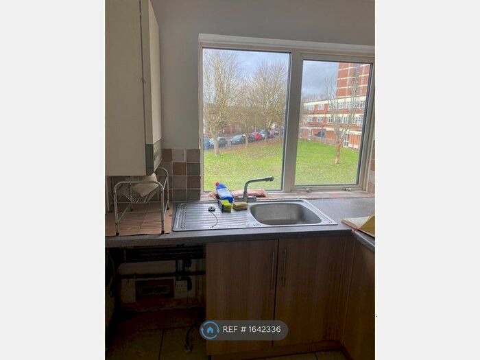 2 Bedroom Flat To Rent In Columbia Close, Gloucester, GL1