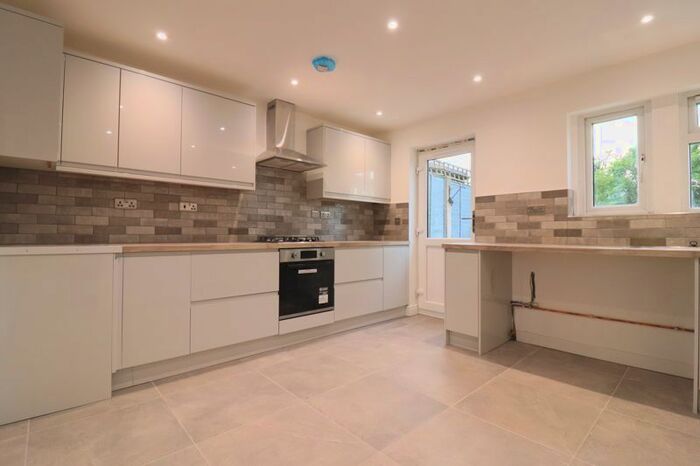 3 Bedroom Terraced House To Rent In Stroud Road, Tuffley, Gloucester, GL4