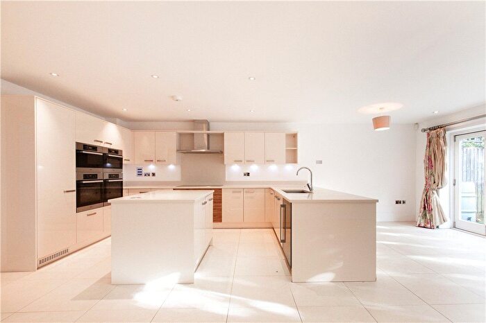 5 Bedroom Semi Detached House To Rent In St Anne's Mews, The Downs, SW20