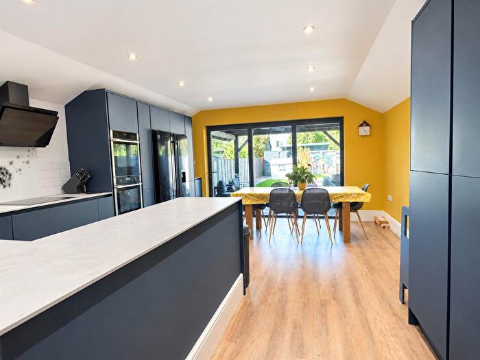 4 Bedroom Semi-Detached House For Sale In Murray Road, Ipswich, IP3