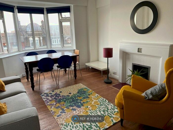1 Bedroom Flat To Rent In Streatleigh Court, London, SW16