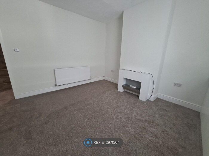 2 Bedroom Terraced House To Rent In Cross Lane, Manchester, M26