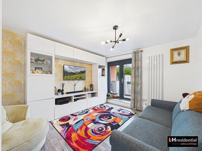 1 Bedroom Flat For Sale In Tempsford Avenue, Borehamwood, WD6