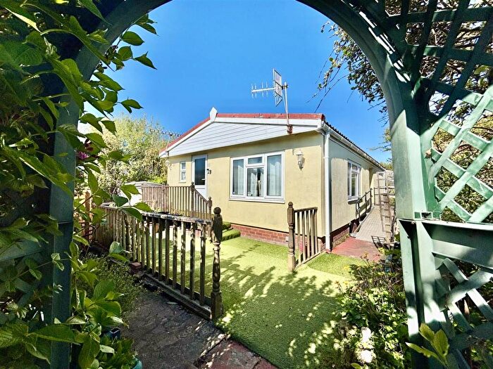 2 Bedroom Park Home For Sale In South Coast Road, Peacehaven, BN10