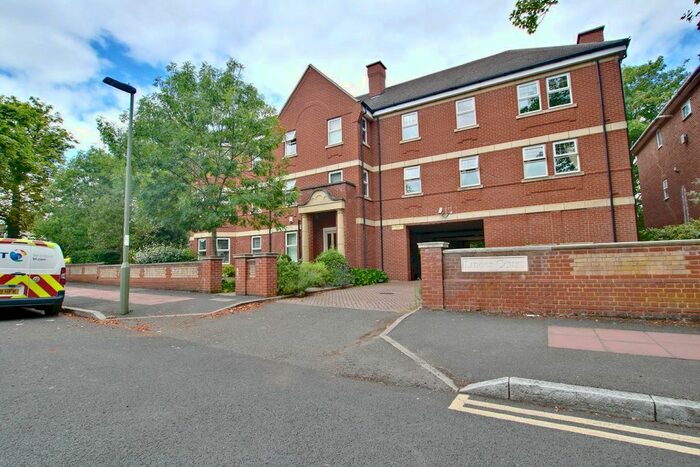 2 Bedroom Flat To Rent In Oaklands Road, Bromley, BR1