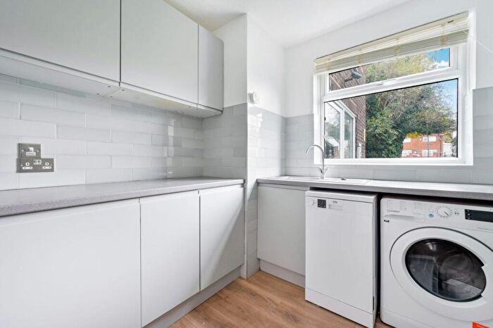 2 Bedroom Apartment To Rent In Bromley Road, London, SE6