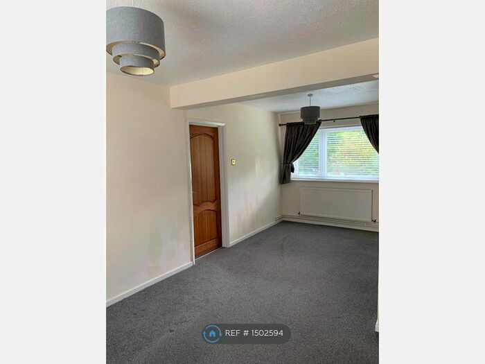 2 Bedroom Flat To Rent In Springfields, Dursley, GL11