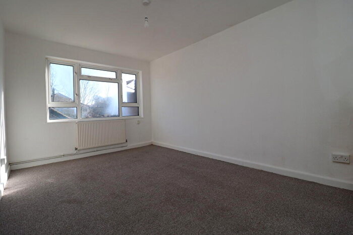 2 Bedroom Apartment To Rent In Summerlands Road, Eastleigh, SO50