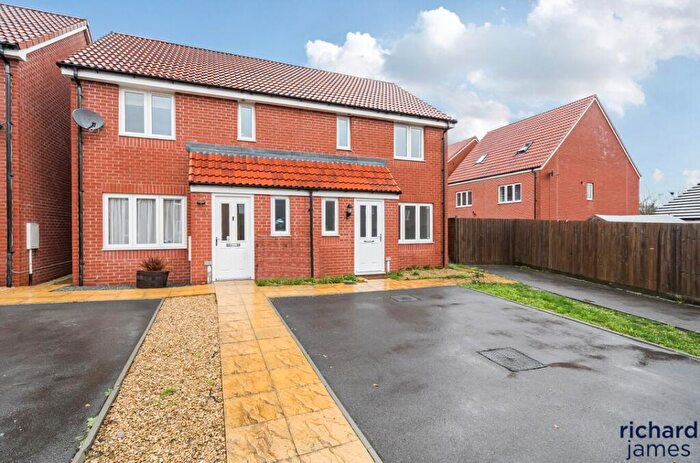 3 Bedroom Semi-Detached House For Sale In Clitchbury Close, Badbury Park, Swindon, SN3