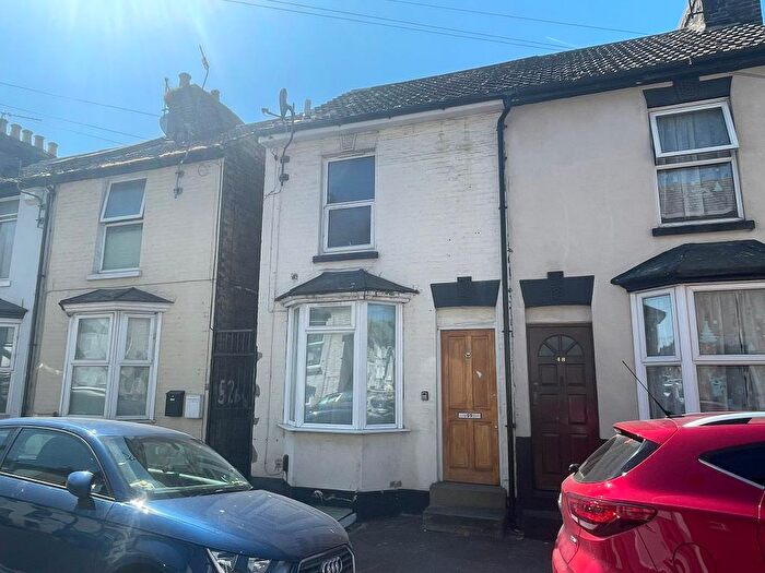 3 Bedroom End Of Terrace House To Rent In Thorold Road, Chatham, Kent, ME5