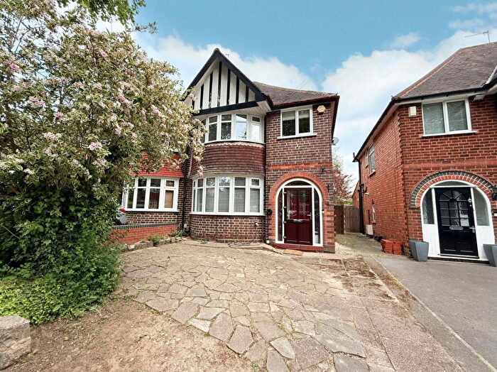3 Bedroom Semi-Detached House For Sale In Studland Road, Hall Green, B28