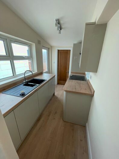 2 Bedroom Terraced House To Rent In Blenheim Gardens, Reading, Berkshire, RG1