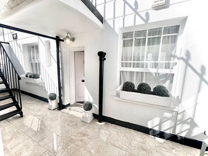 2 Bedroom Flat To Rent In Aylesford Street, London, SW1V