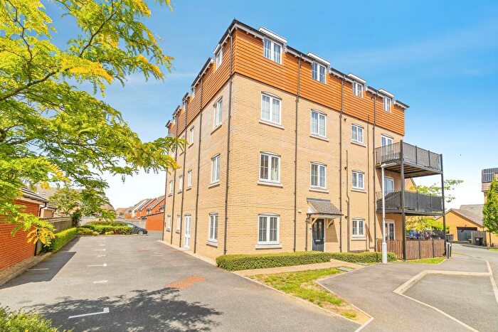 2 Bedroom Flat For Sale In Copia Crescent, Leighton Buzzard, LU7