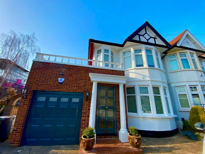 3 Bedroom Semi-Detached House To Rent In Blake Road, Bound Green, N11
