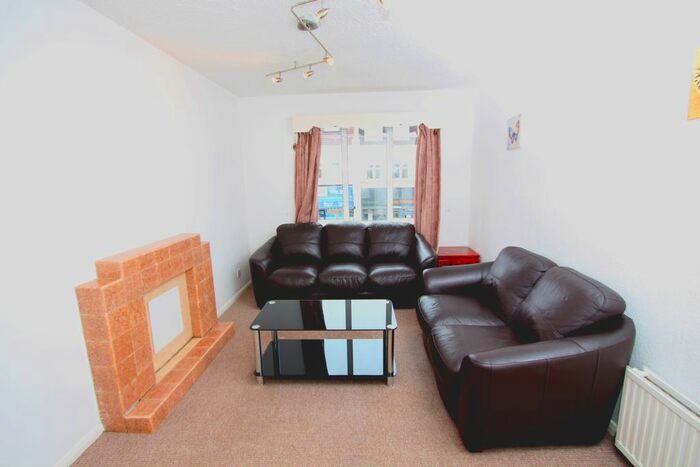 5 Bedroom Maisonette To Rent In Camellia Lane, Surbiton, KT5