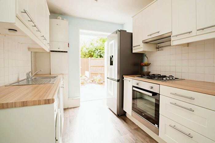 2 Bedroom Apartment To Rent In Gwynant Crescent, Lakeside, Cardiff, CF23