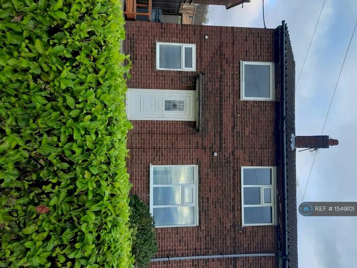 4 Bedroom Semi-Detached House To Rent In Haslemere Avenue, Stoke-On-Trent, ST2