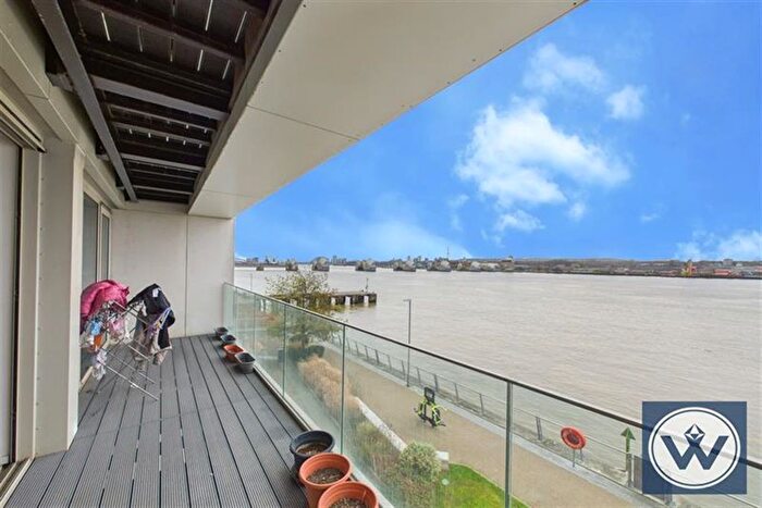 2 Bedroom Flat To Rent In Liner House, Newham, E16