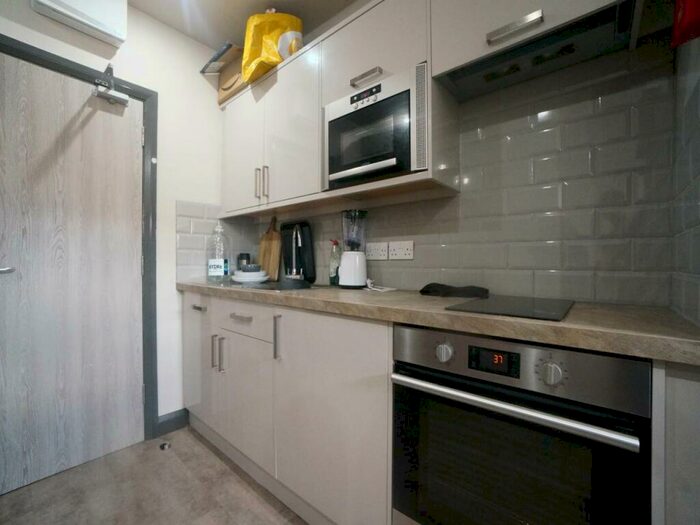 Studio To Rent In High Street, Bangor, Gwynedd, LL57