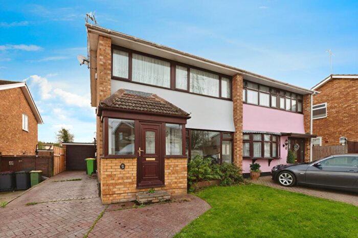 3 Bedroom Semi-Detached House For Sale In Coombes Grove, Rochford, Essex, SS4