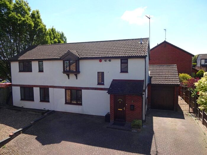 4 Bedroom Detached House For Sale In Bellerby Rise, Luton, Bedfordshire, LU4