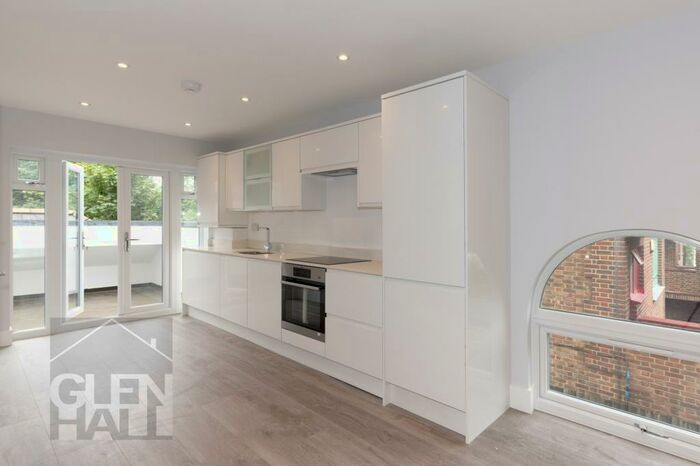 2 Bedroom Apartment To Rent In Moorgate Court, Station Road, N11