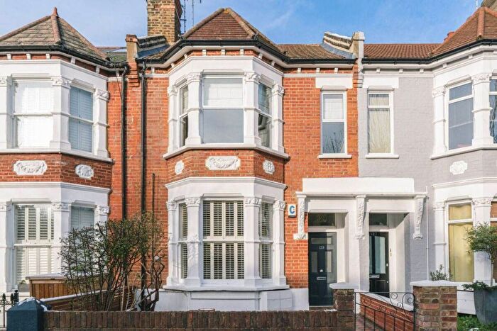 2 Bedroom Flat To Rent In Victoria Road, Queen's Park, London, NW6