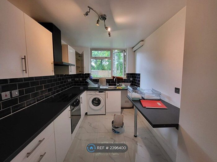 2 Bedroom Flat To Rent In Truro House, Pinner, HA5