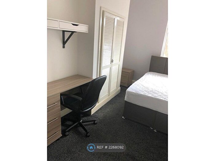 6 Bedroom End Of Terrace House To Rent In Darnley Street, Stoke-On-Trent, ST4