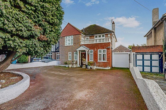 3 Bedroom Detached House For Sale In Brockley Close, Stanmore, HA7