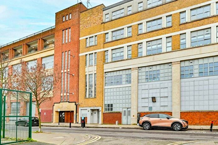1 Bedroom Apartment For Sale In Somerford Grove, London, N16